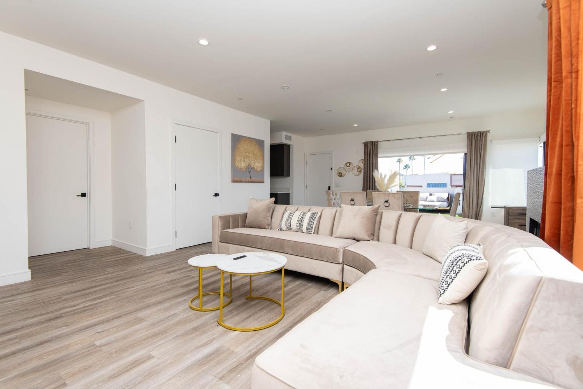 Glamour West Suites Glendale Extérieur photo